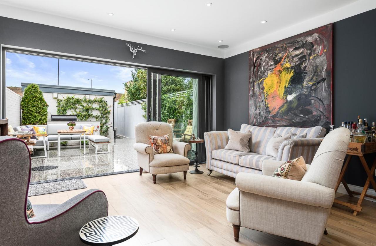 Windsorian Experience Apartment ภายนอก รูปภาพ