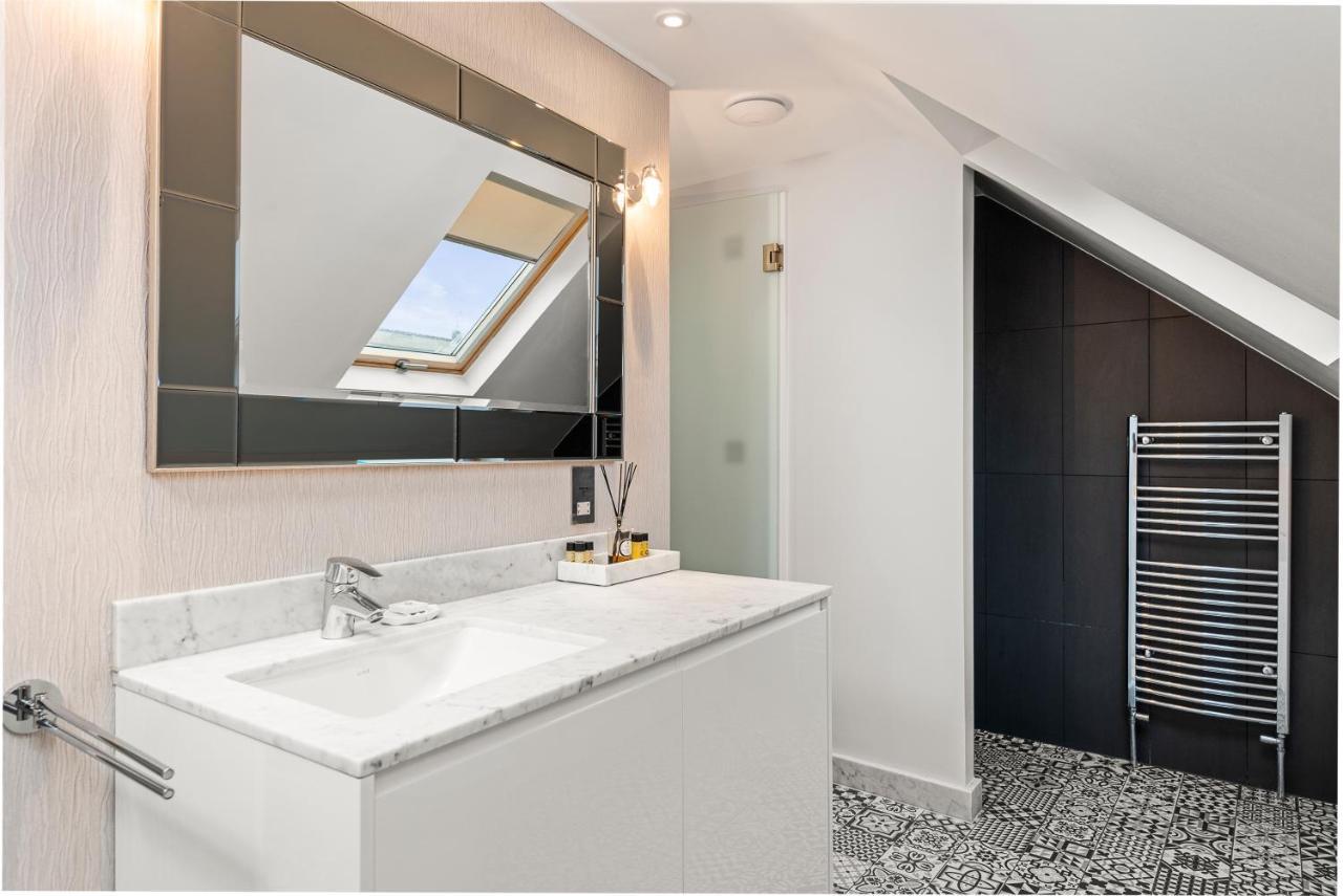 Windsorian Experience Apartment ภายนอก รูปภาพ