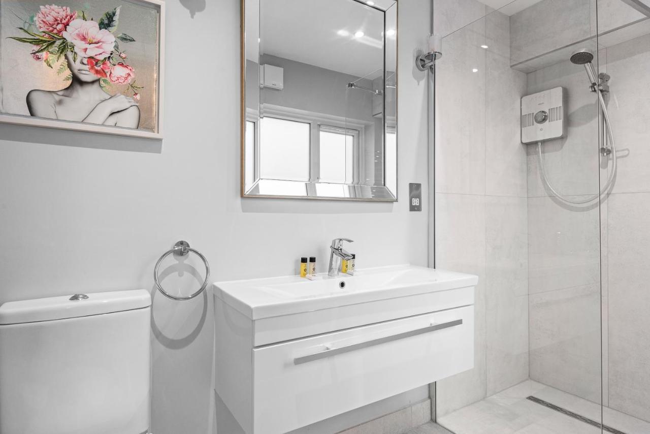 Windsorian Experience Apartment ภายนอก รูปภาพ