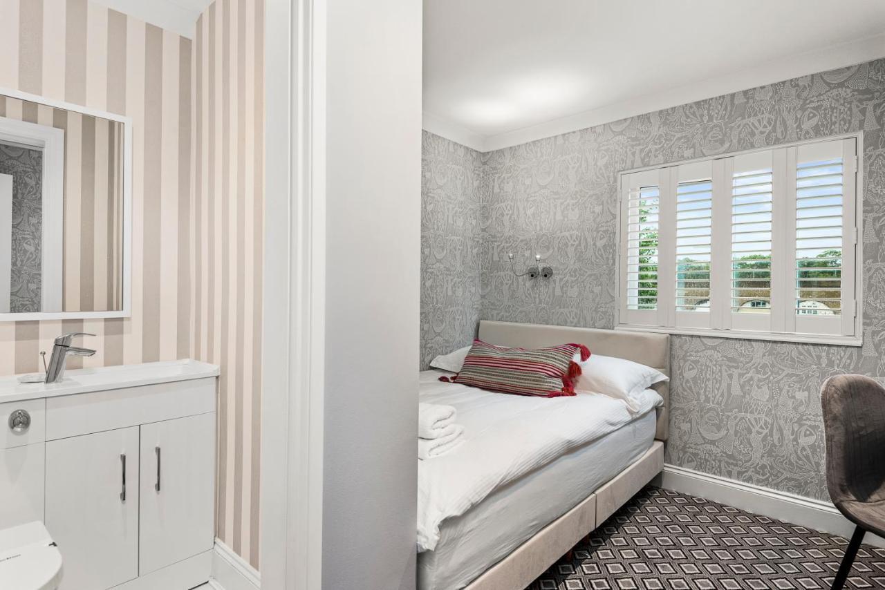 Windsorian Experience Apartment ภายนอก รูปภาพ