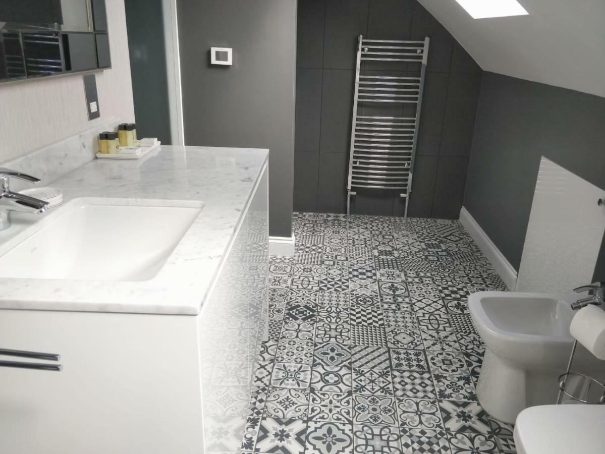 Windsorian Experience Apartment ภายนอก รูปภาพ